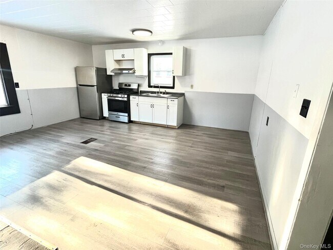 Building Photo - 12 Church St