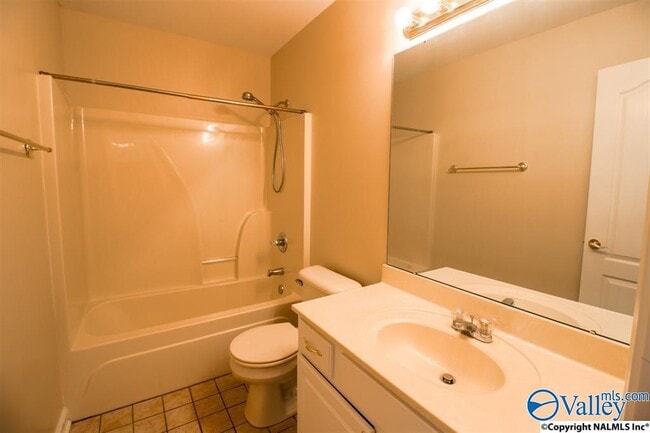 Building Photo - 736 Hobbs Rd SE