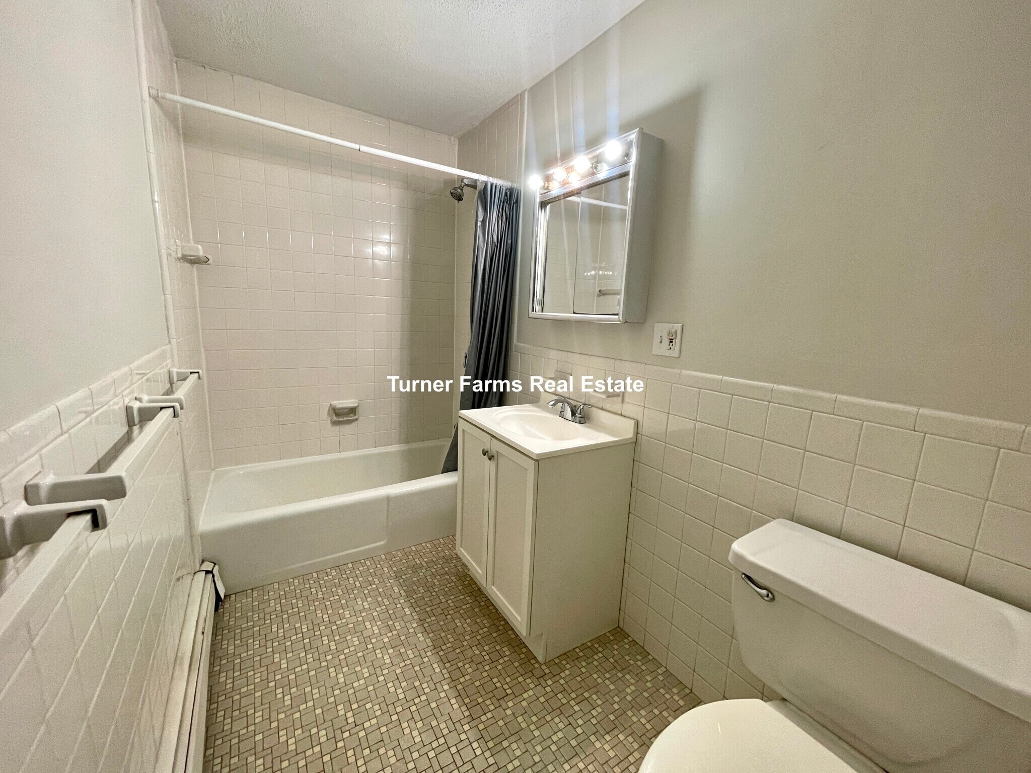 Building Photo - 114 Buttonwood St