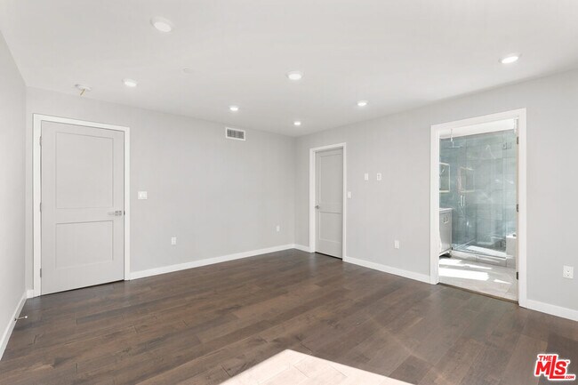 Building Photo - 849 N Alta Vista Blvd
