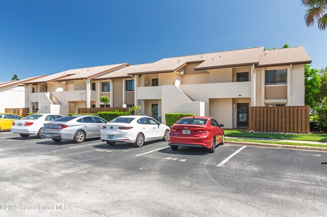 Building Photo - 2245 Golf Isle Dr