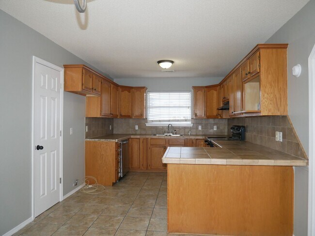 Building Photo - 1401 Osage Dr