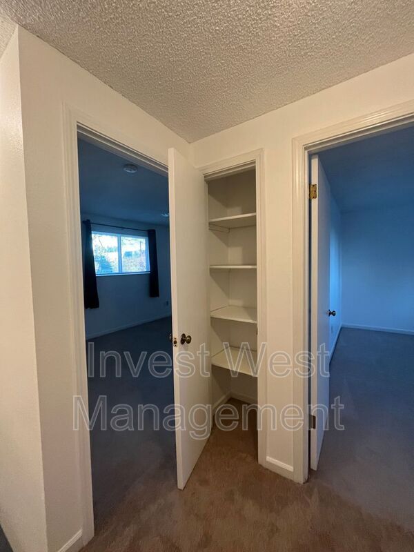 Building Photo - 710 NE 15th Ave