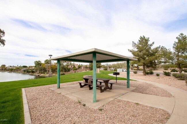 Building Photo - Nice Chandler home with Sparkling Swimming...