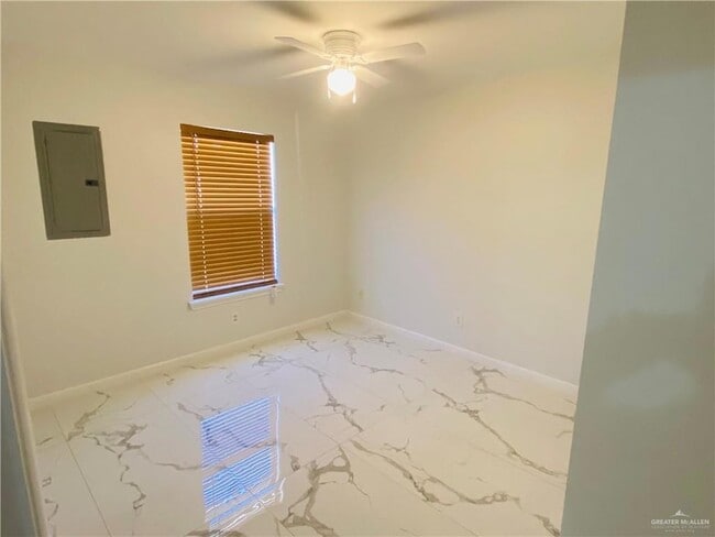 Building Photo - 3105 E Laurel St