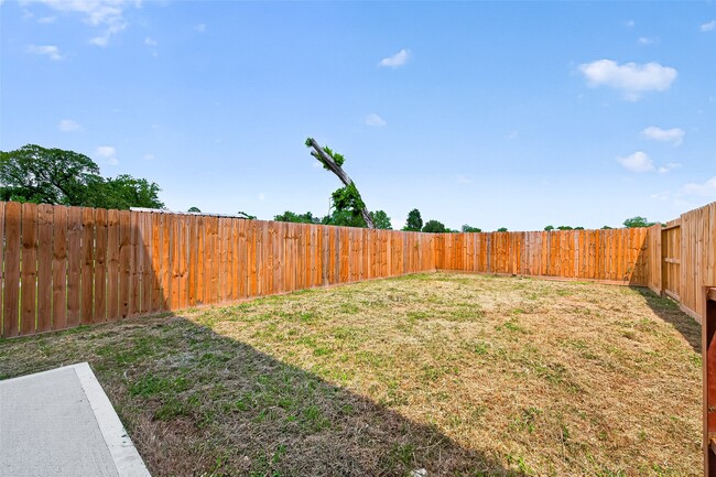 Building Photo - 7422 Maxroy St