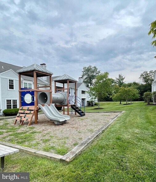 Building Photo - 1104 Mews Dr