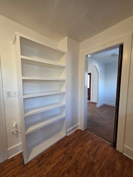 Building Photo - 833 10th St NW