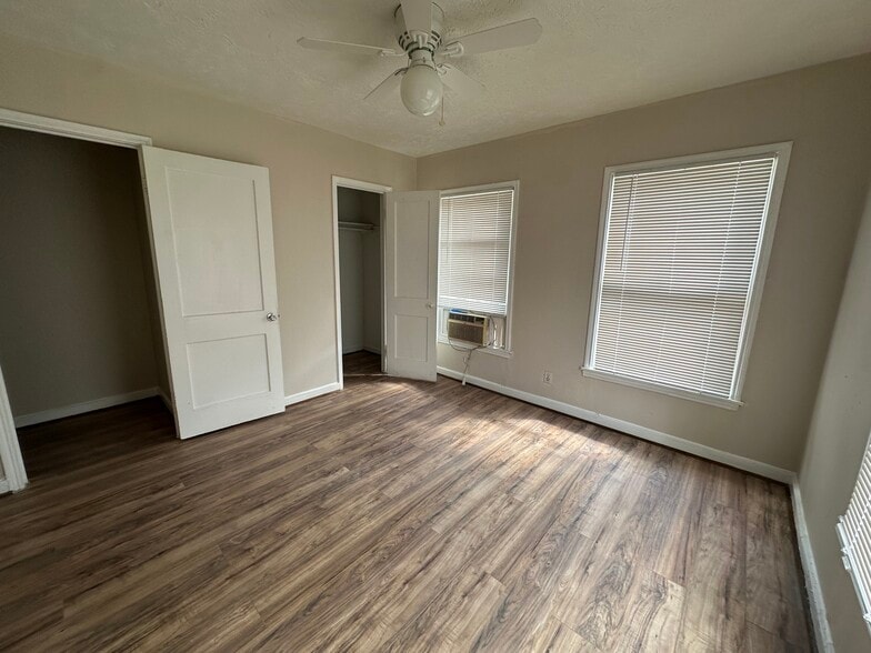 Building Photo - 4420 Roseland St