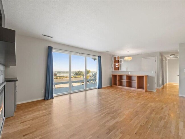 Building Photo - 3603 W Canal Dr