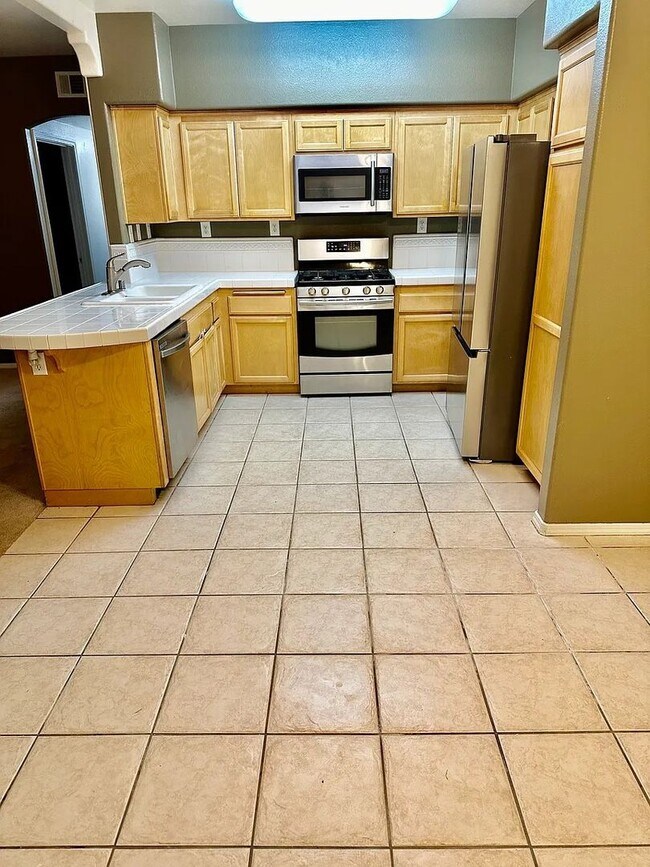 Building Photo - 310 E McCoy Ln