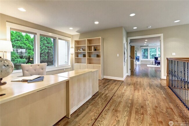 Building Photo - 4bd/2.5ba Kirkland House