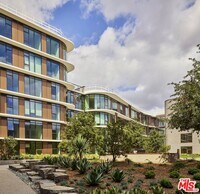 Building Photo - 700 Broadway