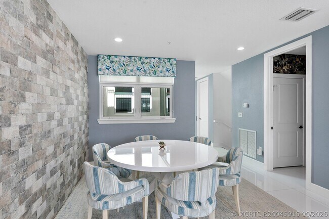 Building Photo - 57 Isle of Venice Dr
