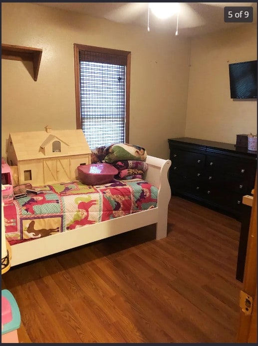 Building Photo - 215 E New Melville Rd