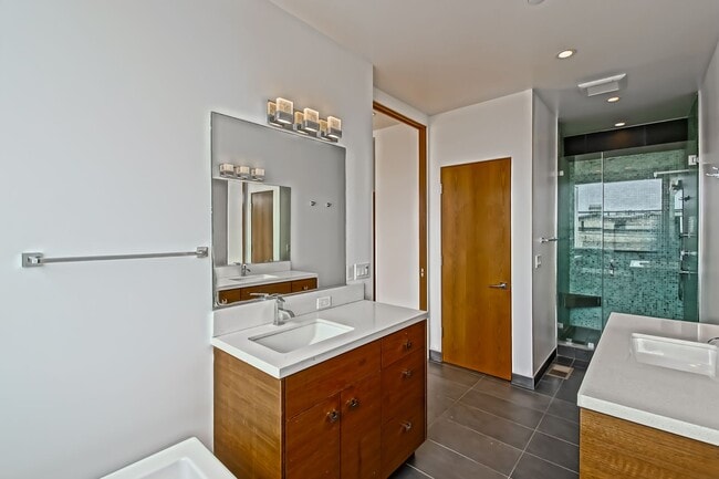 Building Photo - 4BR3.5BA + OFFICE! NEWER CONSTRUCTION, MOD...