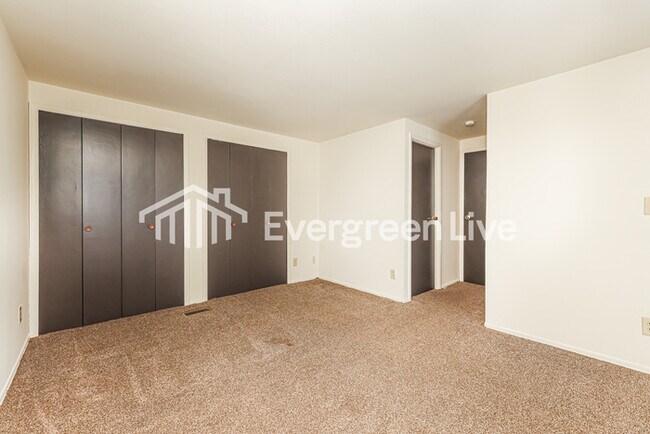 Building Photo - 5841 Troy Villa Blvd