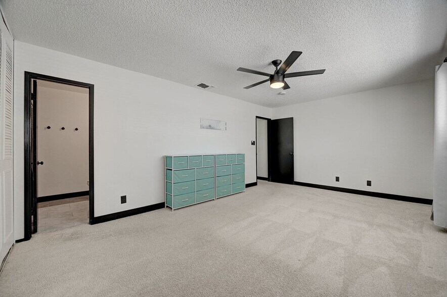 Building Photo - 573 Greenbriar Townhouse Way