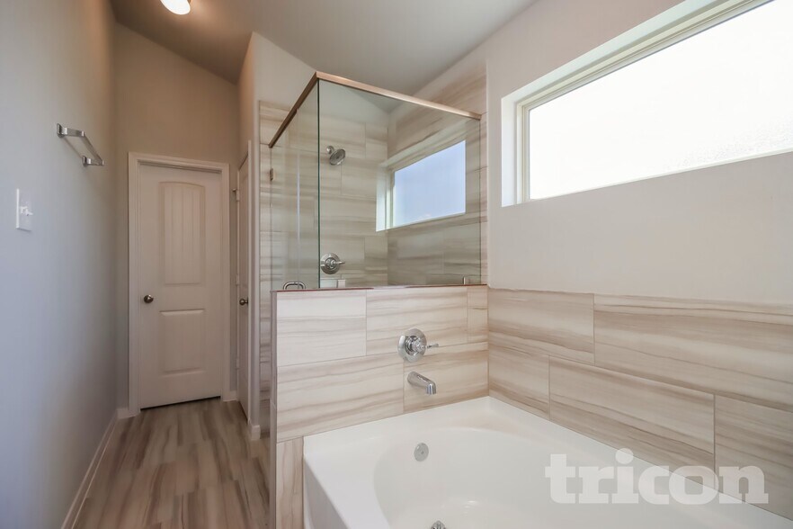 Building Photo - 9838 Gln Brk Ln