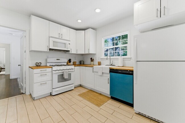 Building Photo - 1624 Beatie Ave SW