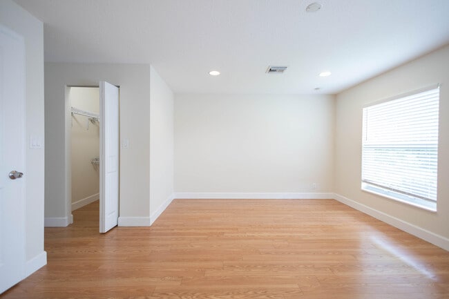 Building Photo - 12425 Westhampton Cir