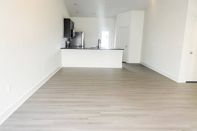 Building Photo - 5204/06 S Chase Cir