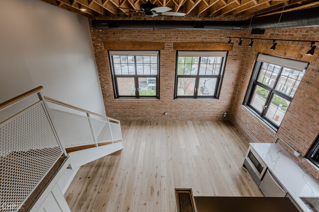 Building Photo - 729 N Sangamon St