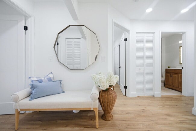 Building Photo - 7798 La Mirada Dr