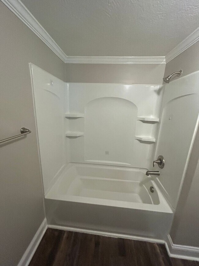 Building Photo - Modern 1 Bedroom Townhome in Prime Moon Township Location!