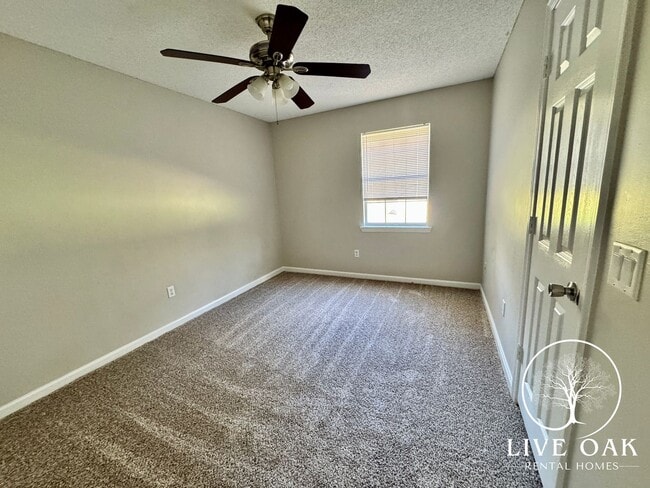 Building Photo - 220 Jamey Ln