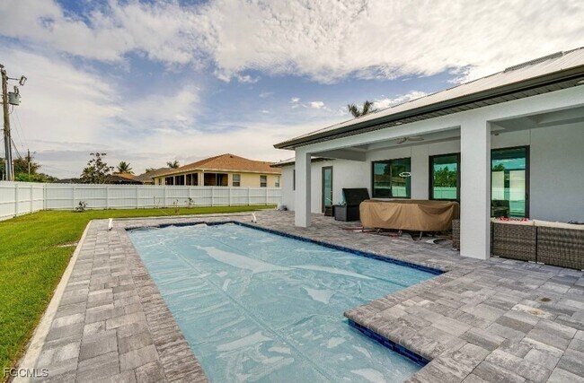 Building Photo - 117 SE 4th St