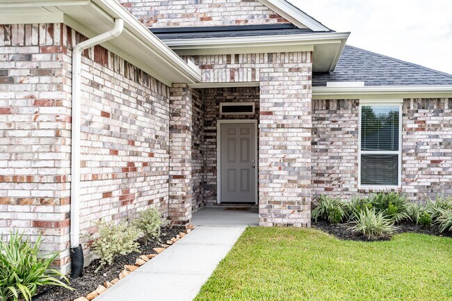 Building Photo - 3918 Sugardale St