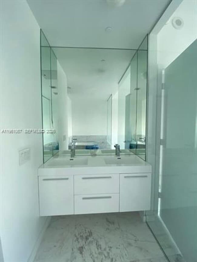 Building Photo - 480 NE 31st St