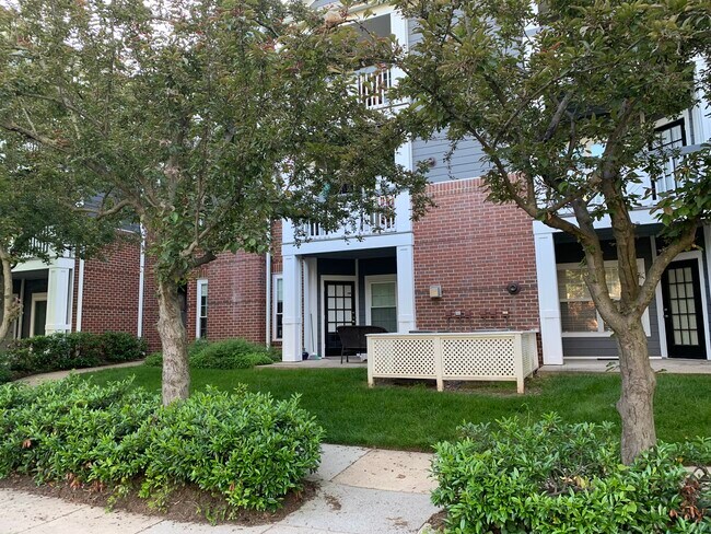 Building Photo - 20303 Beechwood Ter