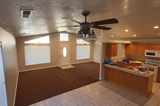 Building Photo - Charming cottage style home in west Hurricane