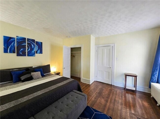 Building Photo - 224 S Pacific Ave