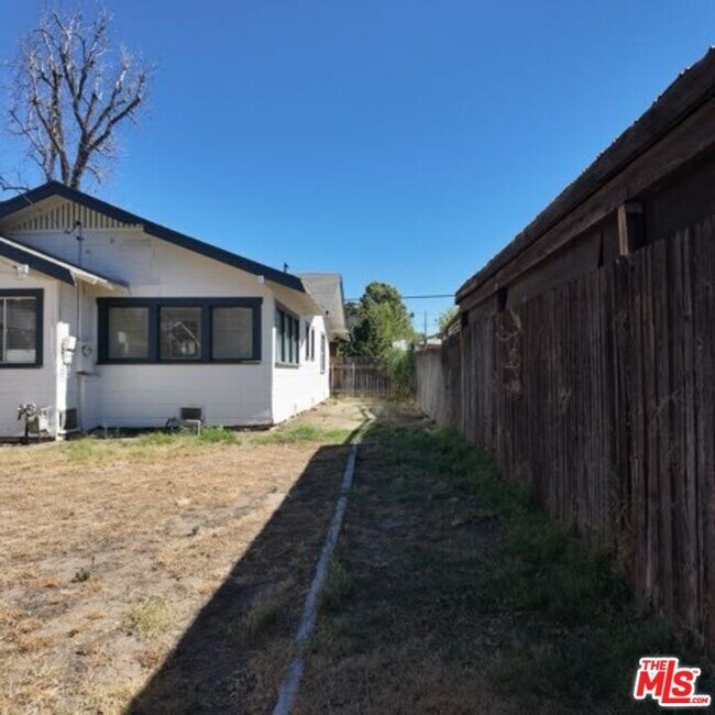 Building Photo - 2416 Chester Ln