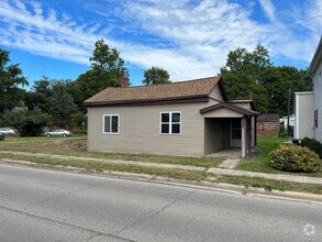 Building Photo - 1004 W Sandusky Ave