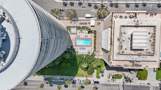 Building Photo - 700 E Ocean Blvd