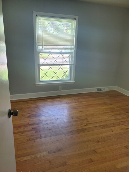 Building Photo - 2801 Dalecrest Dr