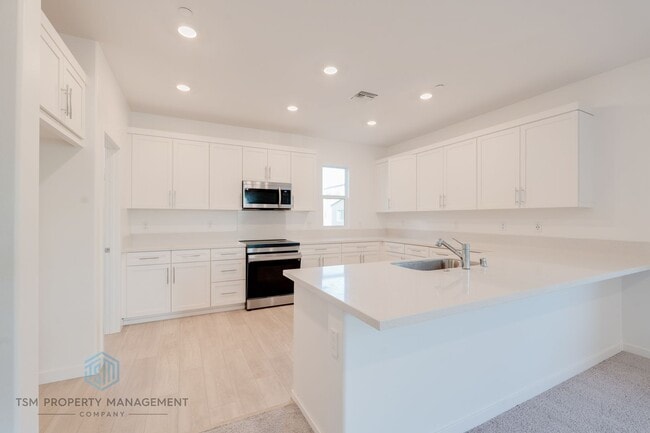 Building Photo - 4 Bed 3.5 Bath Detached House in South El Monte!