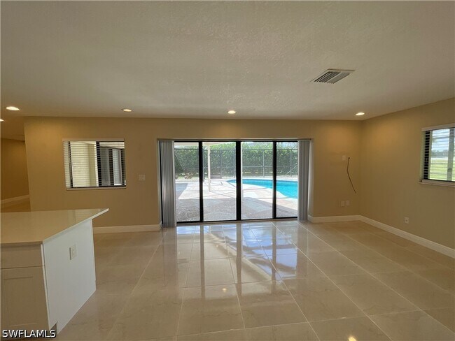 Building Photo - 255 Pine Valley Cir
