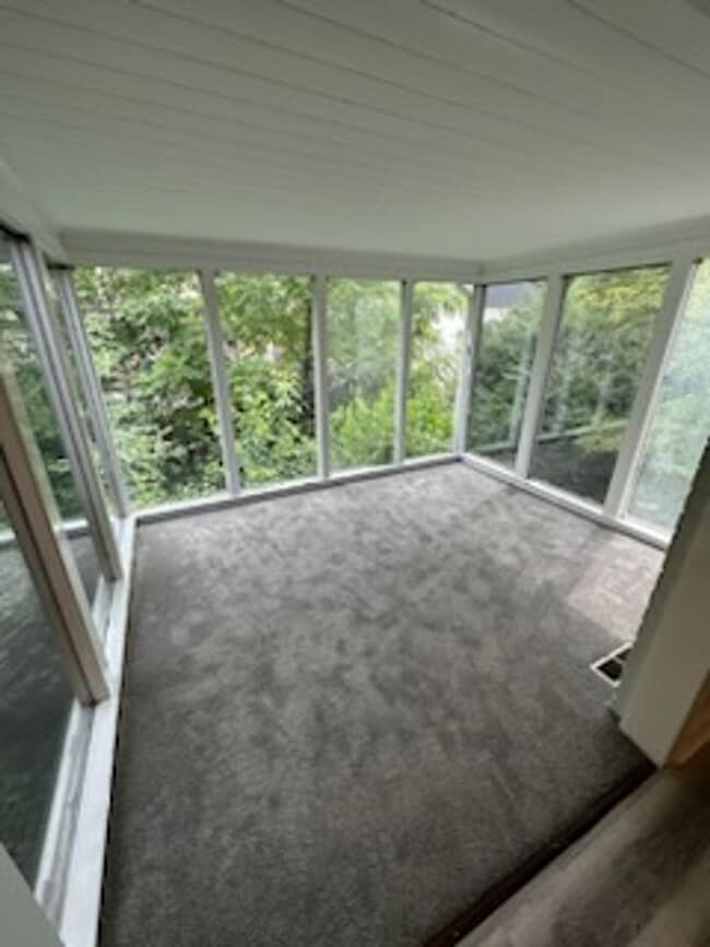 Building Photo - 2670 Grosvenor Pl