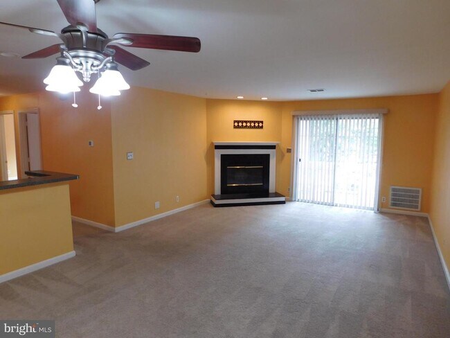 Building Photo - 102 Piccadilly Ln
