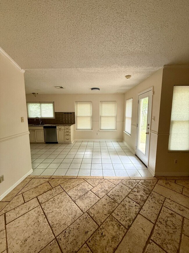 Building Photo - Cedar Park Cottage