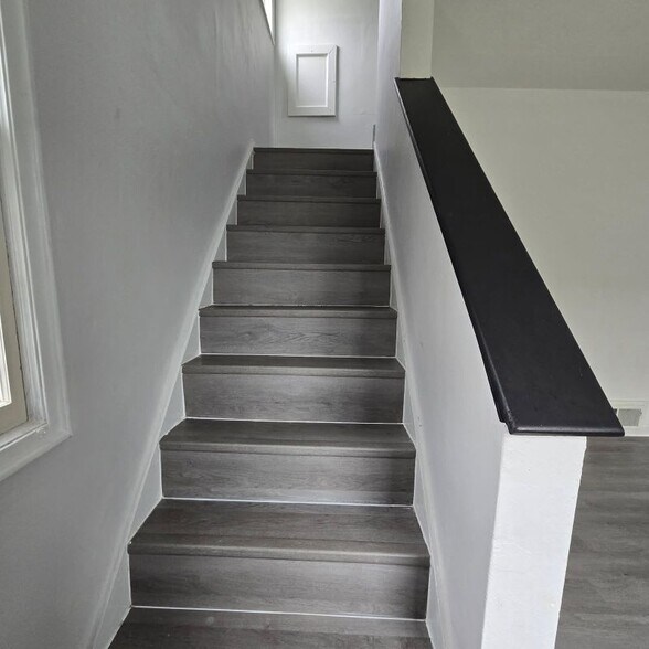 Building Photo - 21676 N Essex Dr