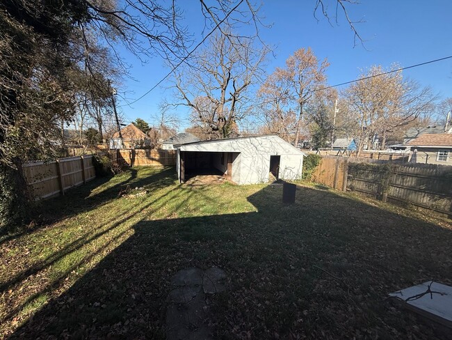 Building Photo - 3 Bed 1 Bath For Rent - Springfield