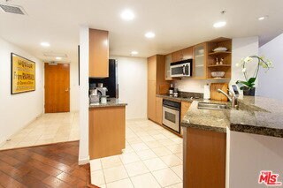 Building Photo - 13700 Marina Pointe Dr