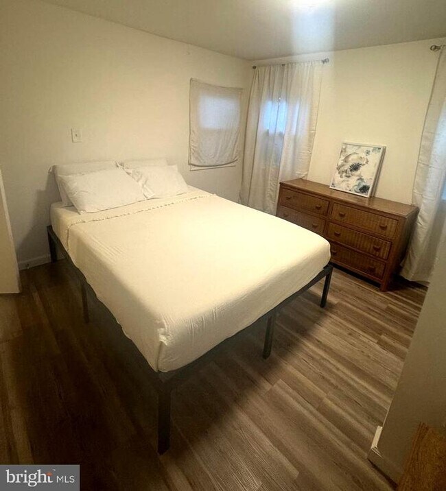 Building Photo - 119 Clamshell Rd