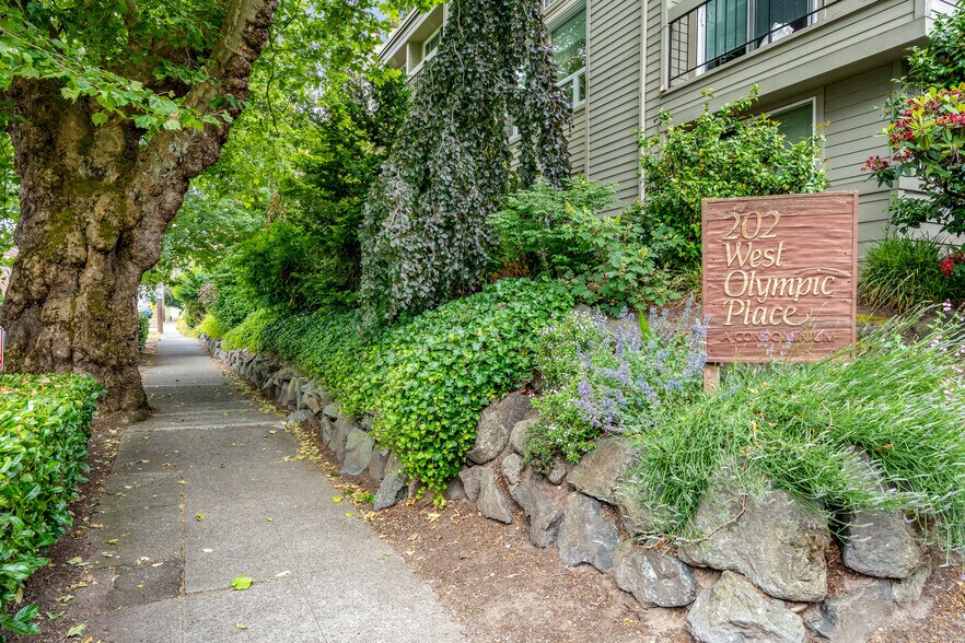 Building Photo - 202 W Olympic Pl